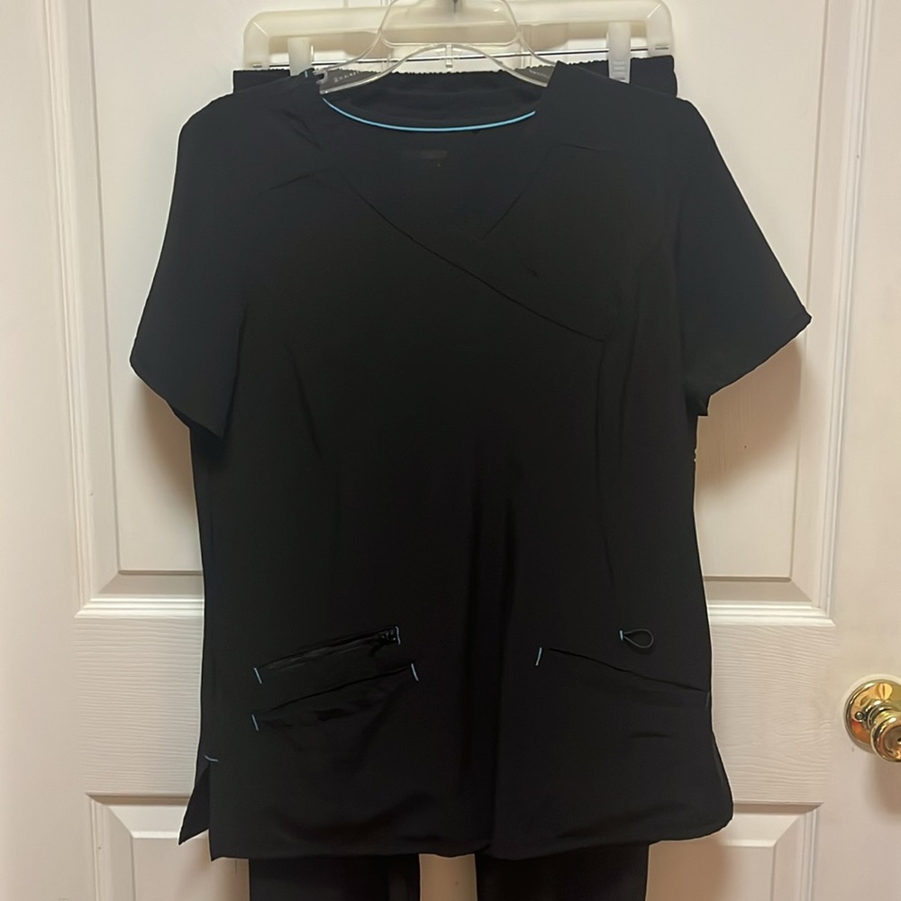 Women’s Black Scrubs, Size S - Picture 2 of 16